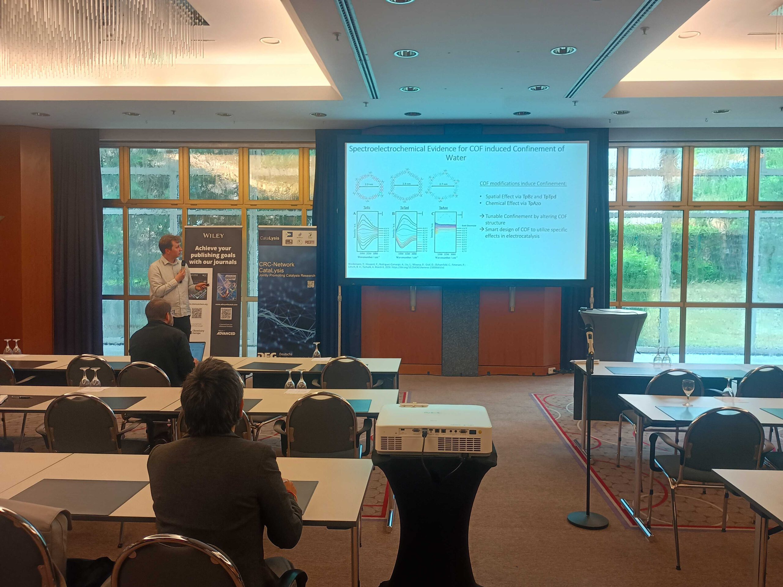CRC 1333 doctoral researcher Yannick Weidemann during his poster presentation